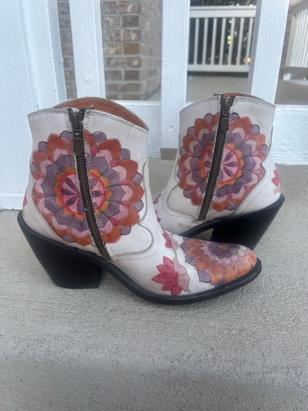 Dan Post Painted Blossom patchwork leather boots Sz 8, floral hand paint cowgirl